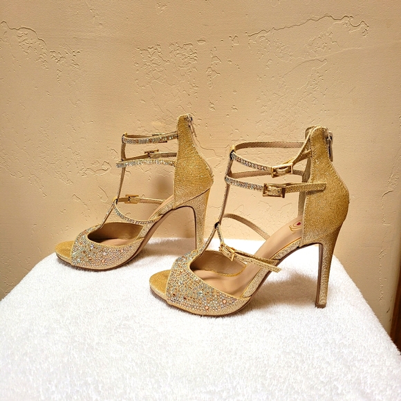 Heels - Picture 2 of 7